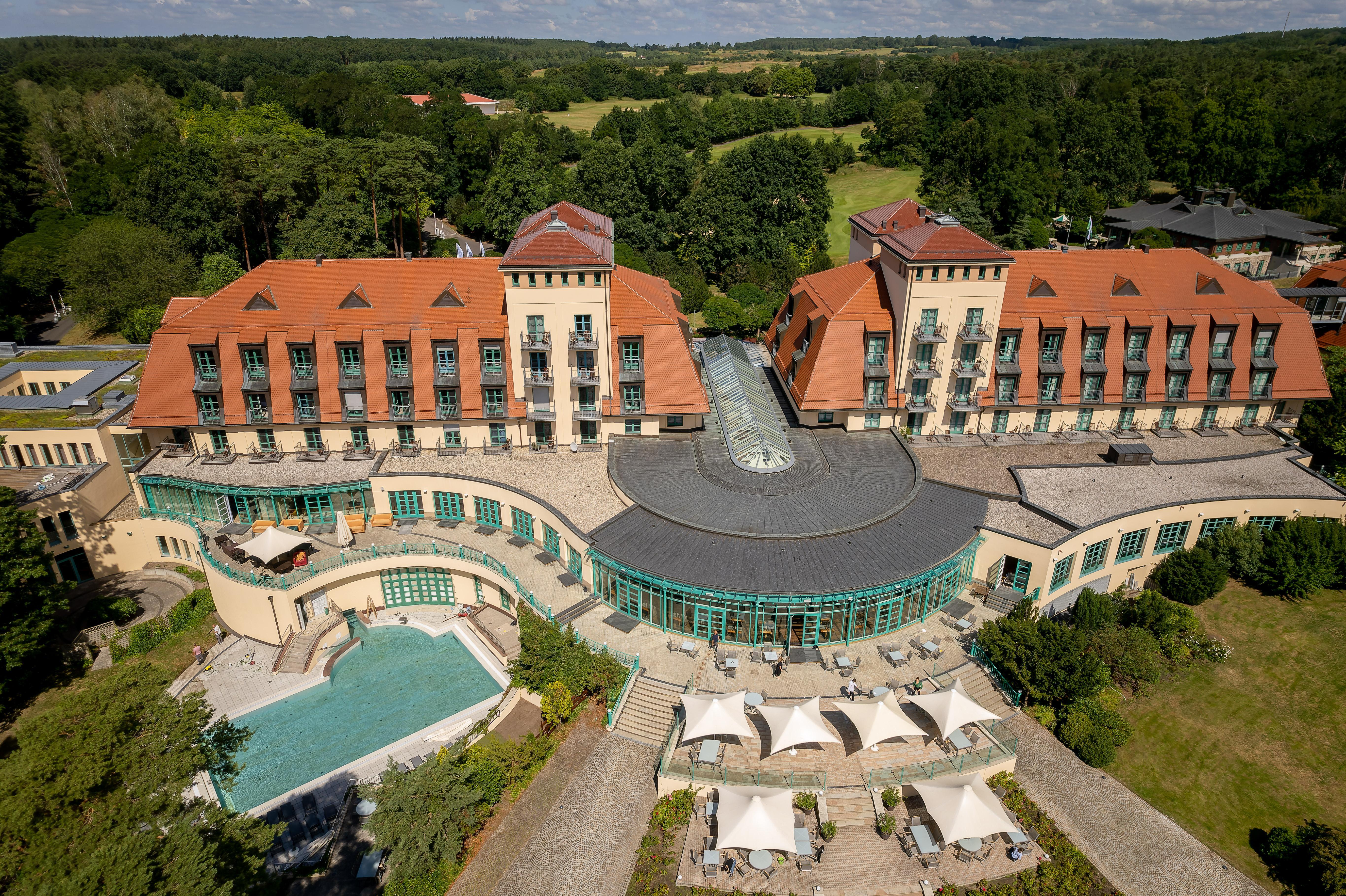 Precise Resort บาดซาโรว์ ภายนอก รูปภาพ Aerial view of the hotel