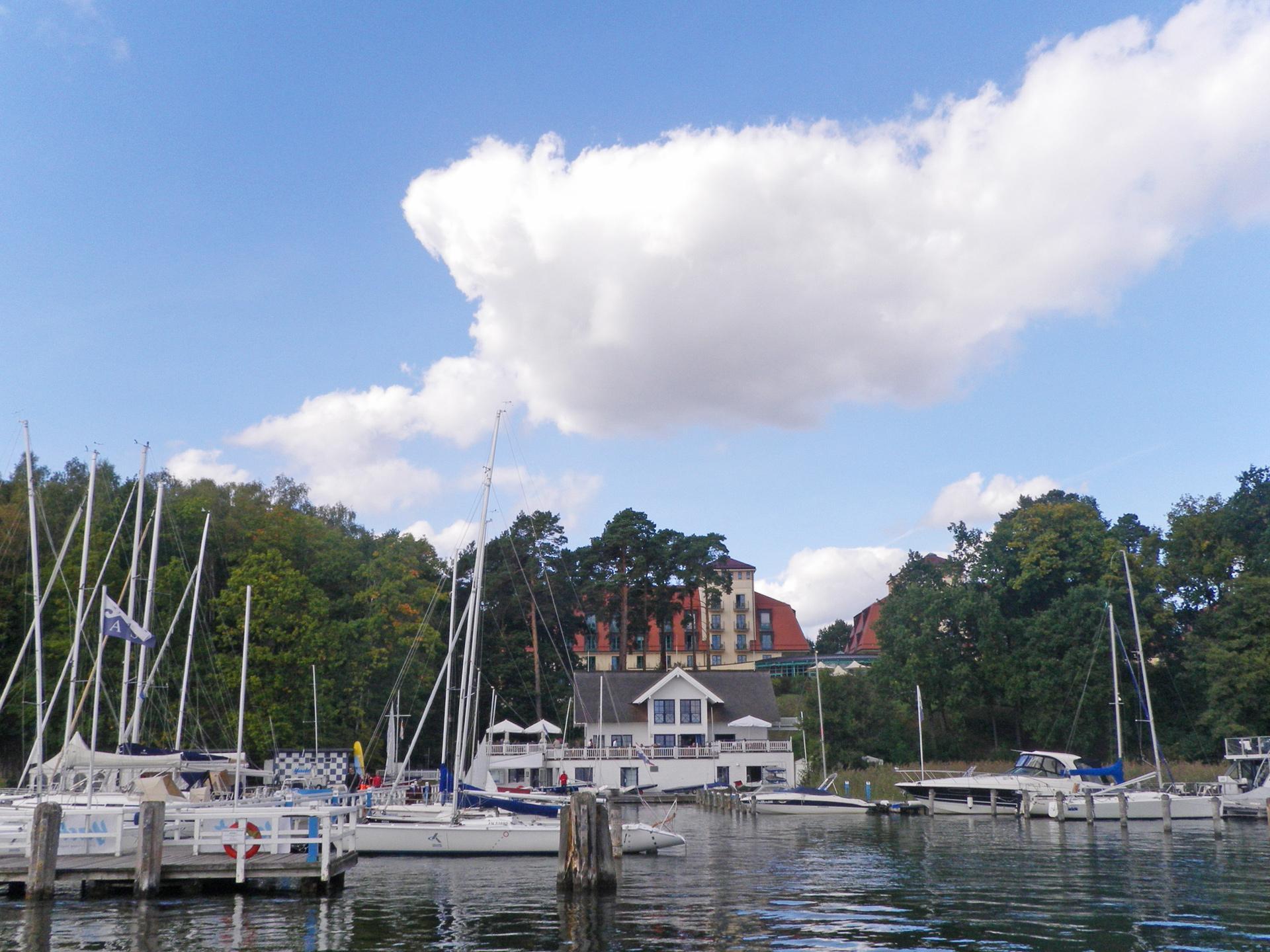Precise Resort บาดซาโรว์ ภายนอก รูปภาพ The marina at the Royal Lymington Yacht Club