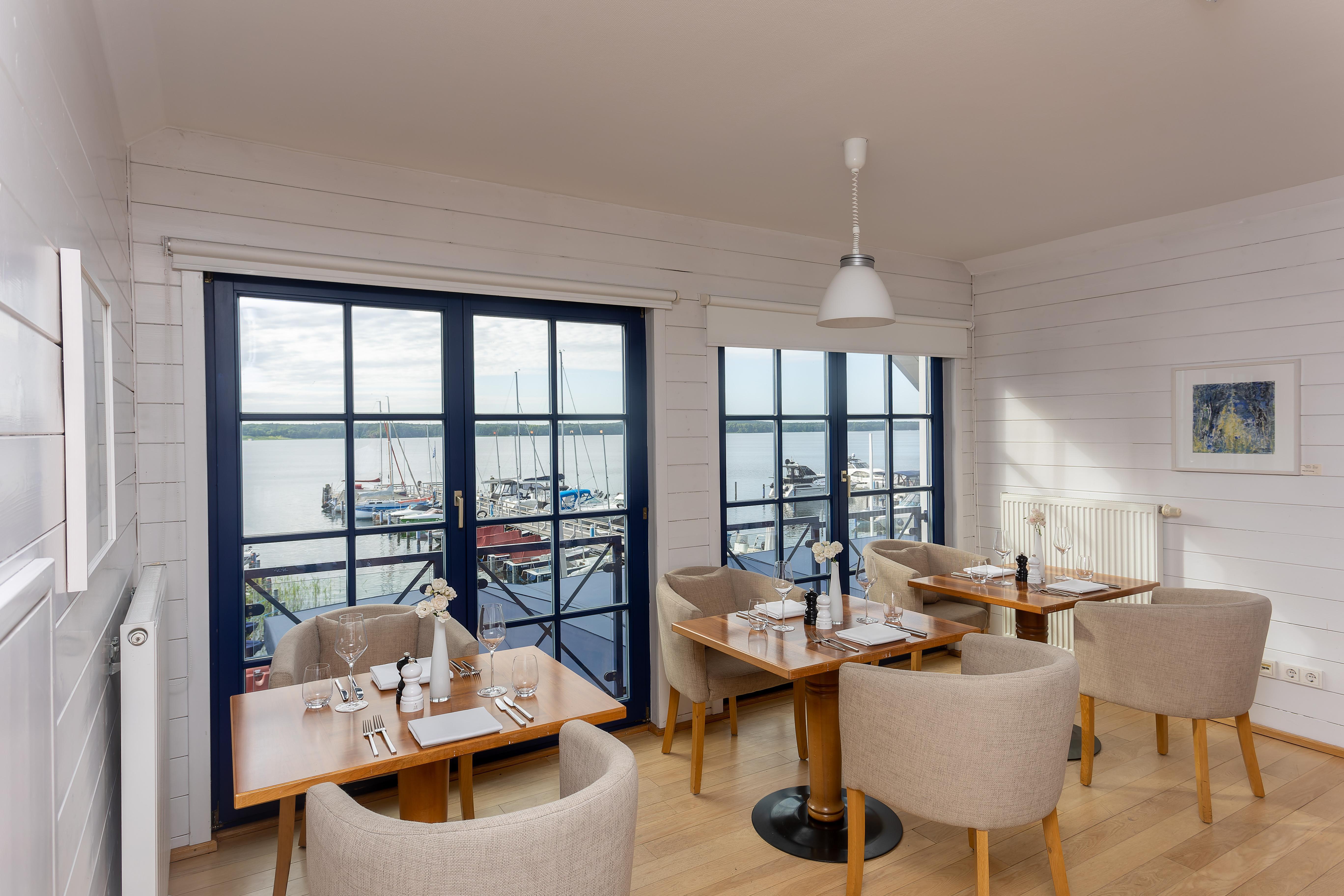 Precise Resort บาดซาโรว์ ภายนอก รูปภาพ The restaurant at the hotel