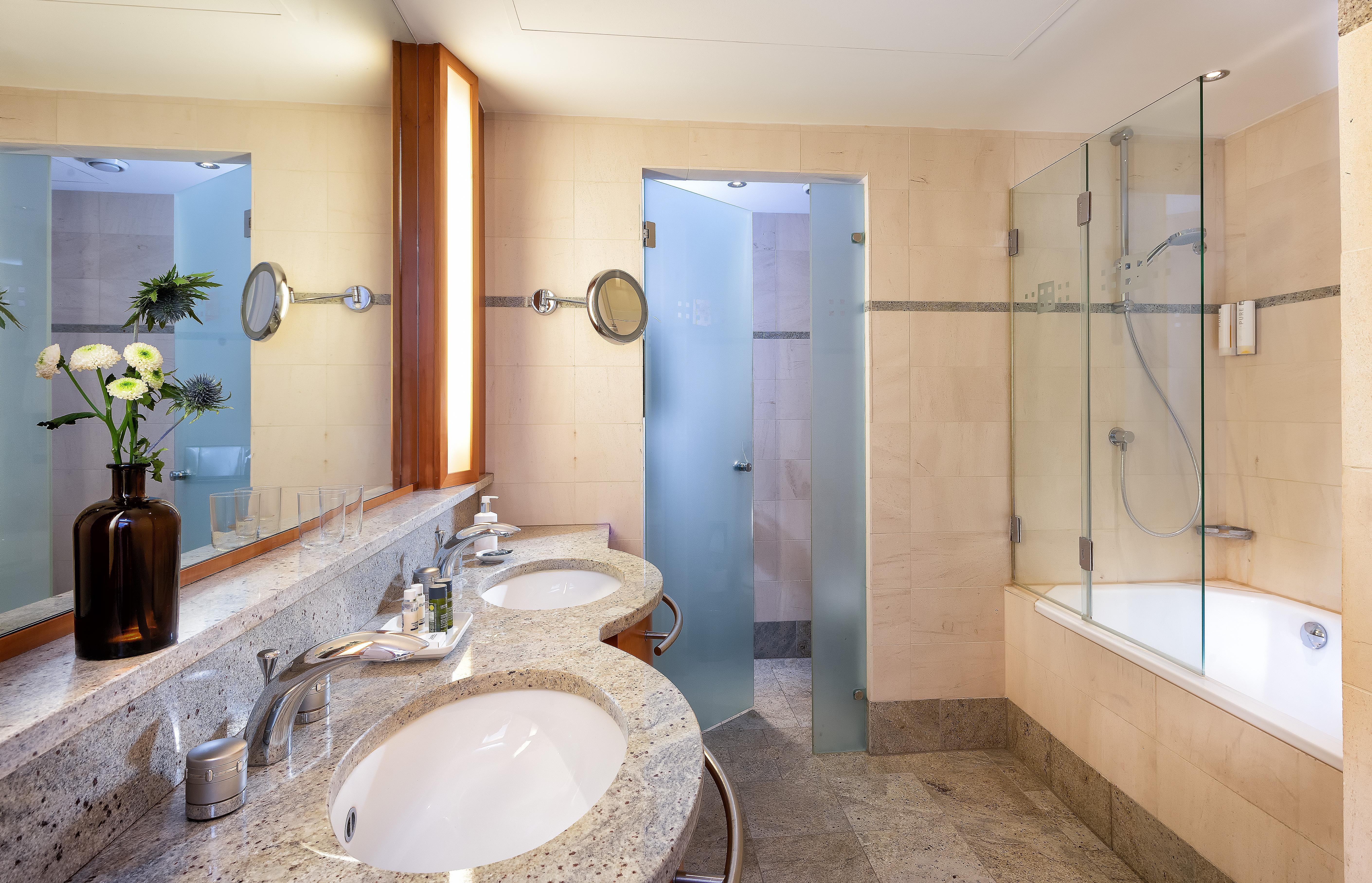 Precise Resort บาดซาโรว์ ภายนอก รูปภาพ Bathroom