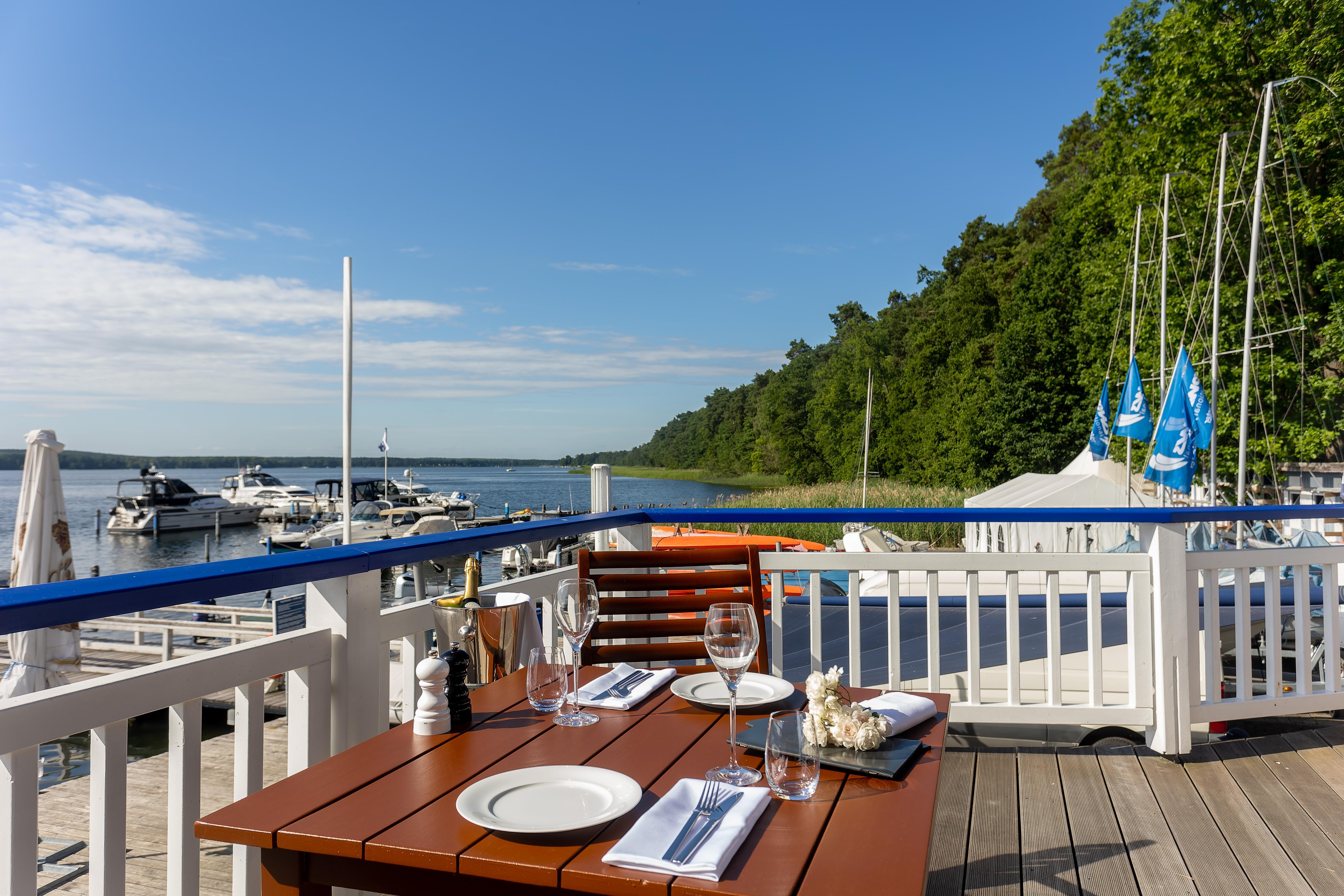 Precise Resort บาดซาโรว์ ภายนอก รูปภาพ Restaurant on the pier