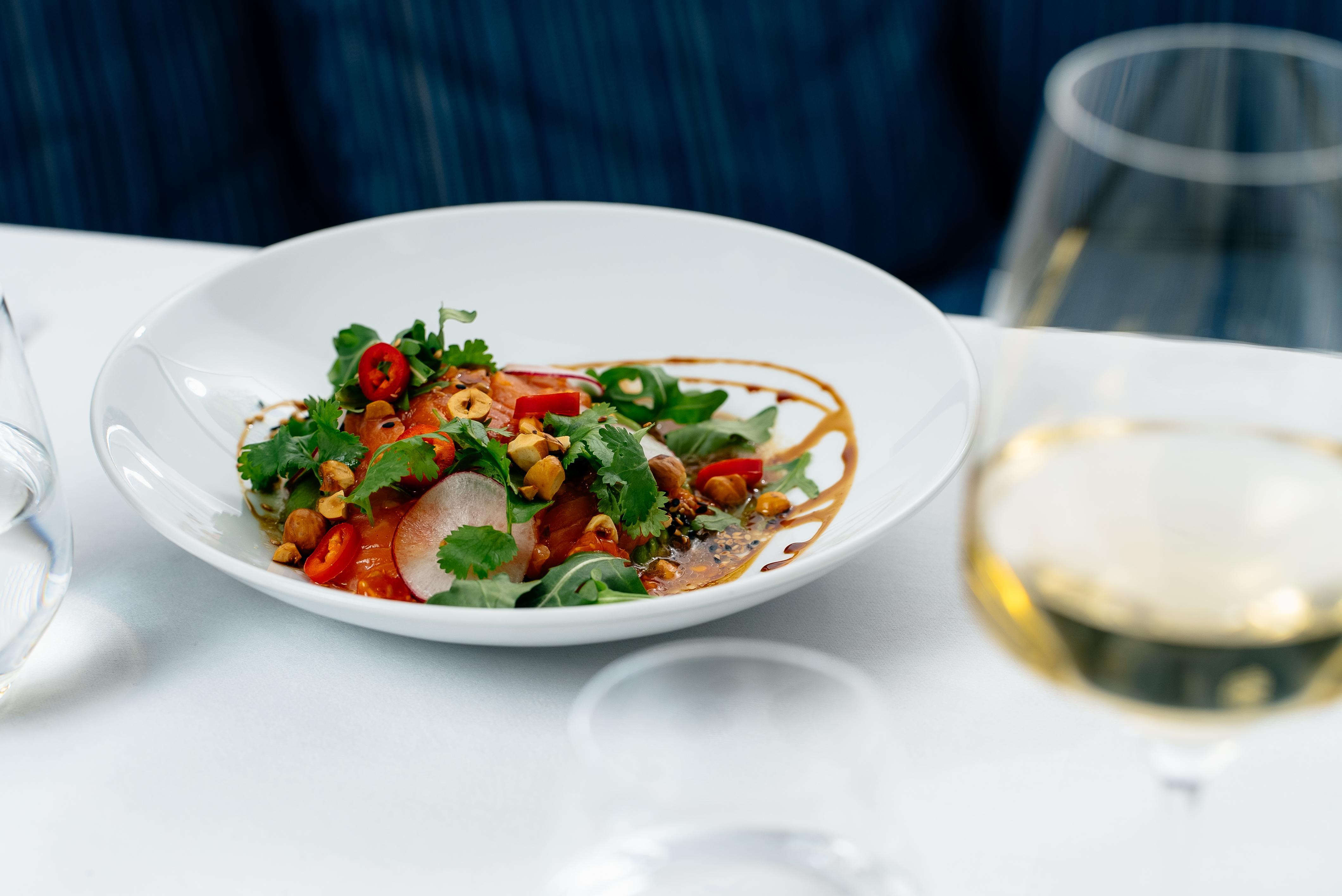 Precise Resort บาดซาโรว์ ภายนอก รูปภาพ A salad at the restaurant