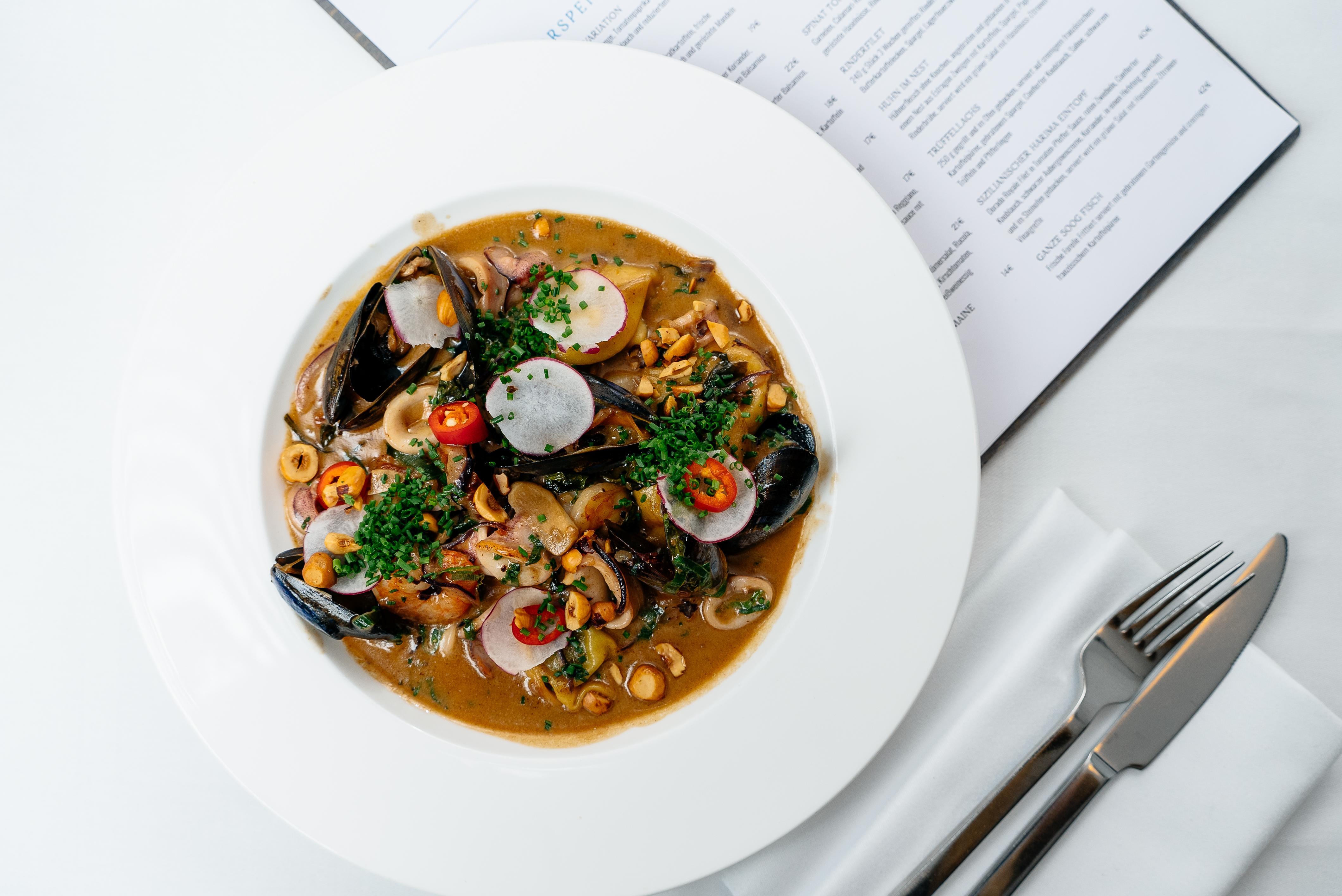 Precise Resort บาดซาโรว์ ภายนอก รูปภาพ A plate of seafood chowder