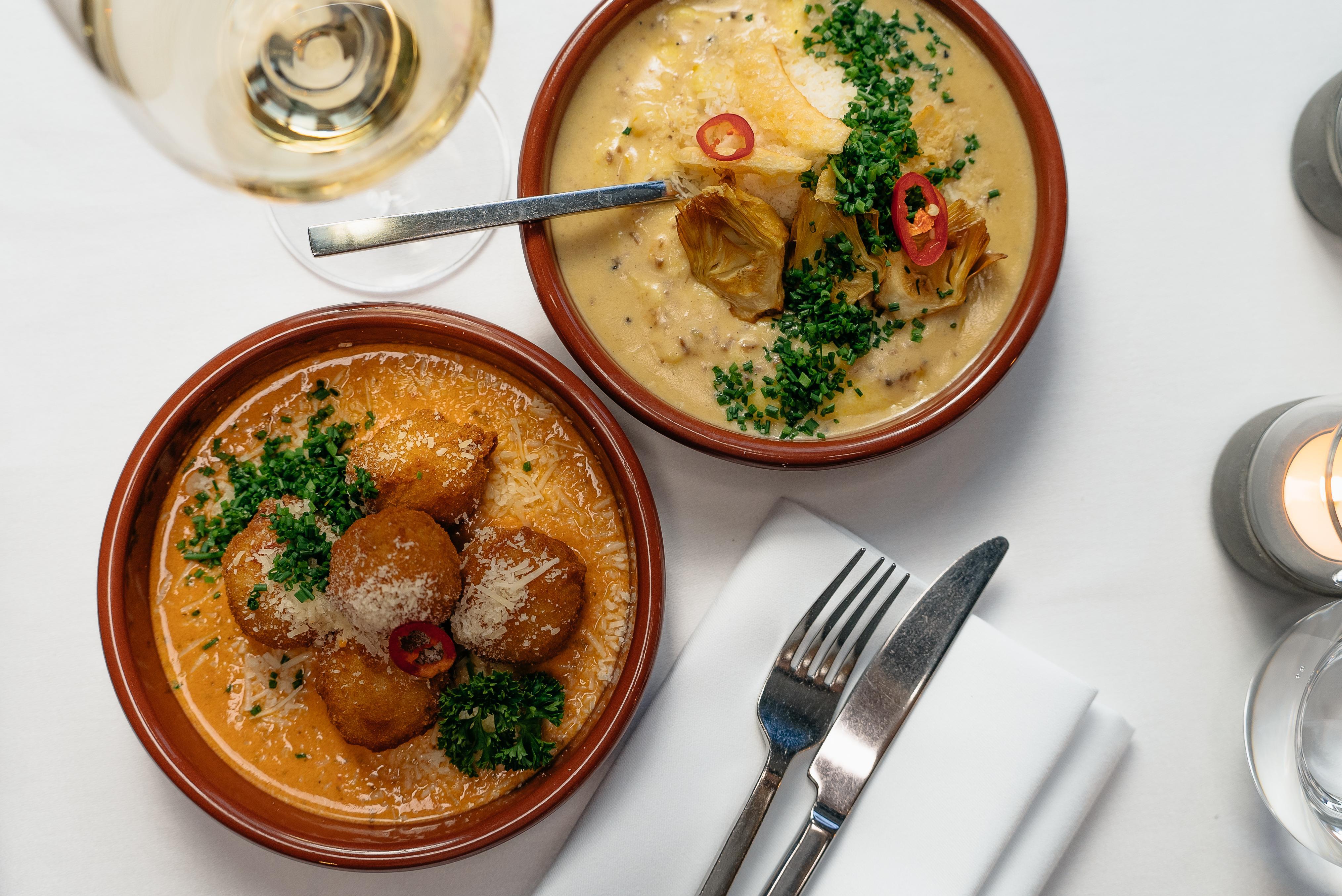 Precise Resort บาดซาโรว์ ภายนอก รูปภาพ Two tapas dishes