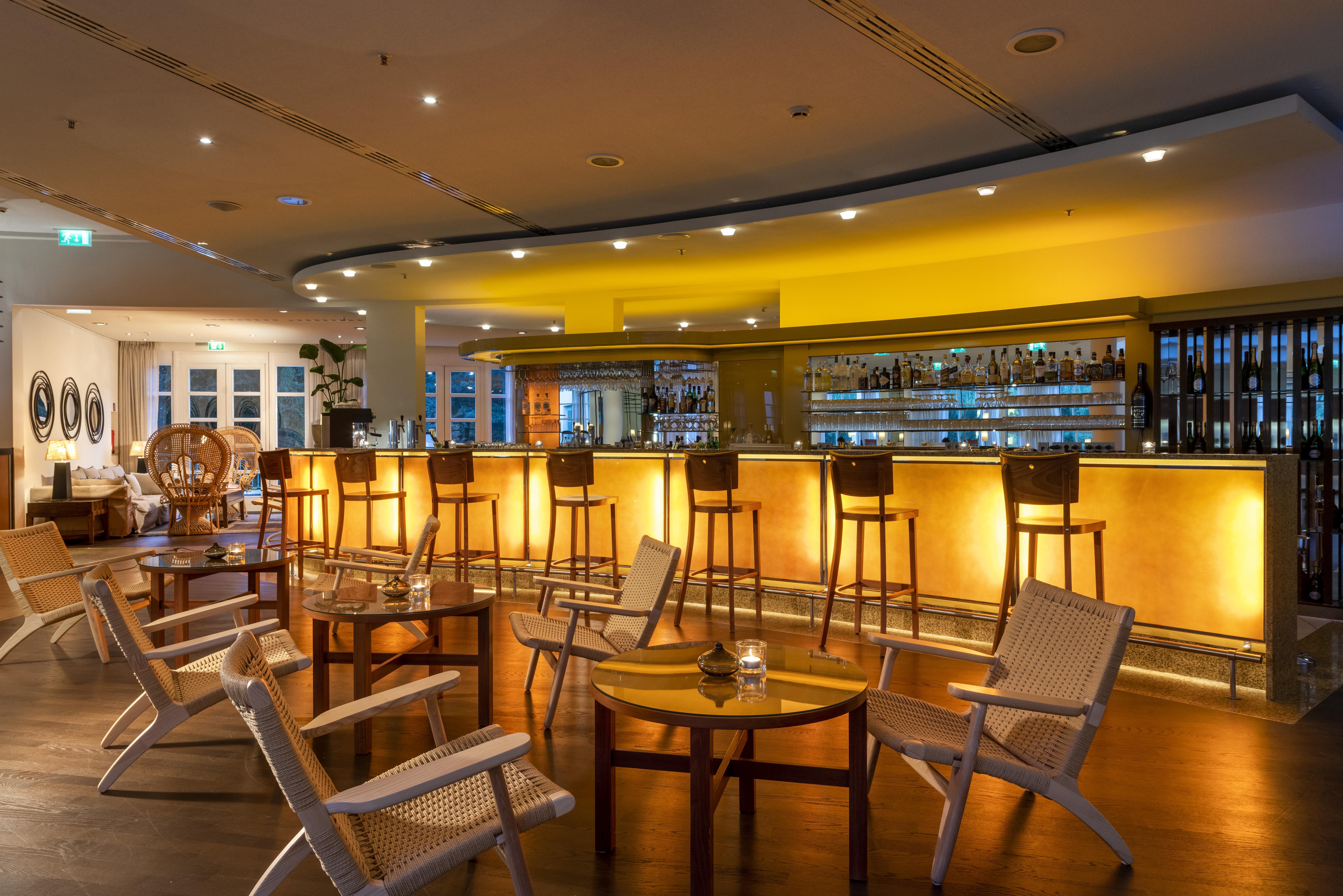 Precise Resort บาดซาโรว์ ภายนอก รูปภาพ The bar at the hotel