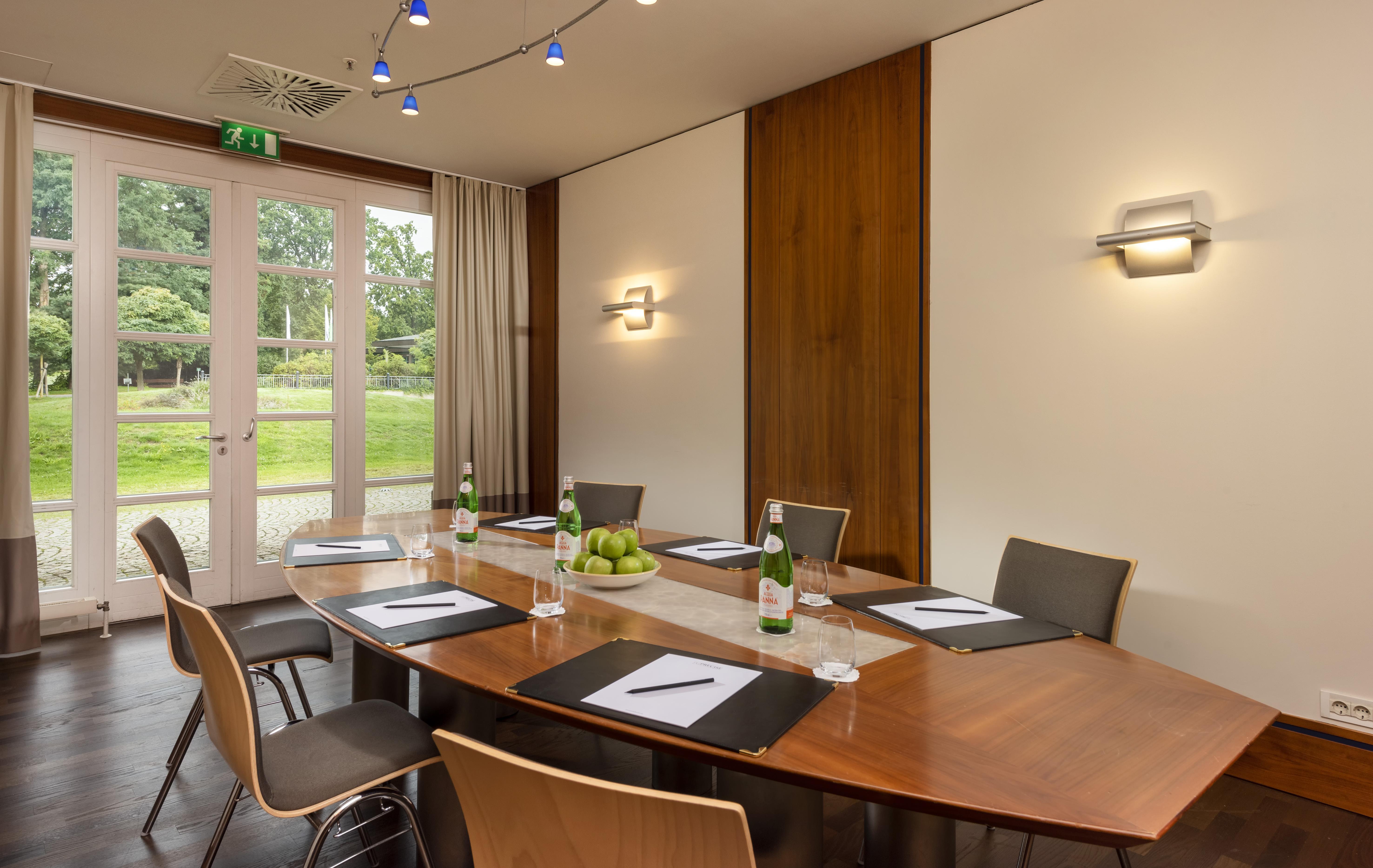 Precise Resort บาดซาโรว์ ภายนอก รูปภาพ Meeting room