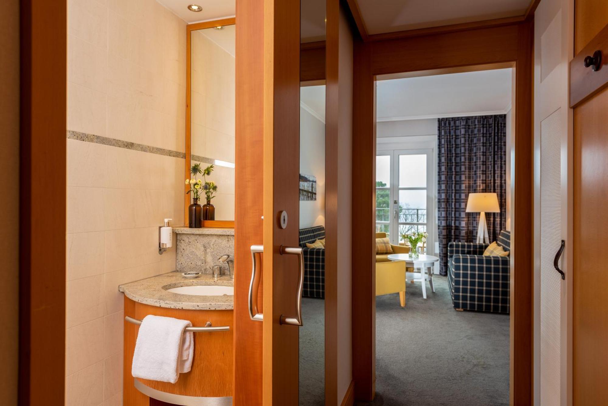 Precise Resort บาดซาโรว์ ห้อง รูปภาพ A typical room at the hotel
