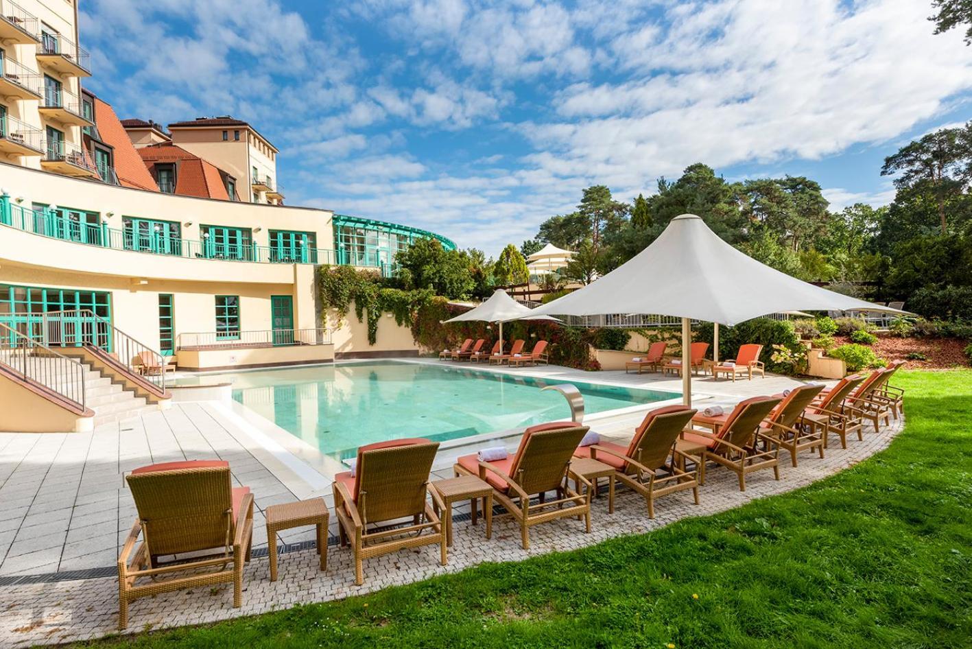 Precise Resort บาดซาโรว์ ภายนอก รูปภาพ The outdoor pool at the Hotel de la Plage